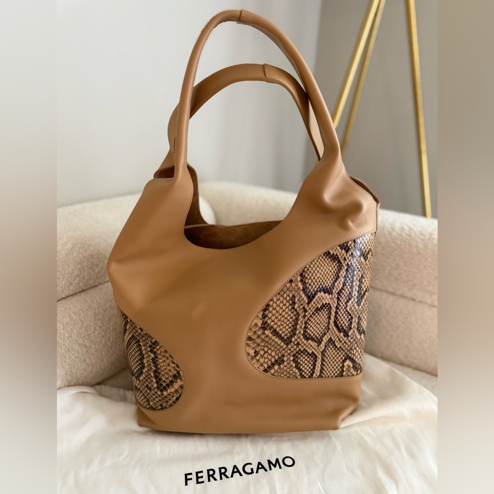 $3000 Salvatore Ferragamo Hobo Bag With Cut-Out Detailing, Light Caramel - Picture 6 of 17